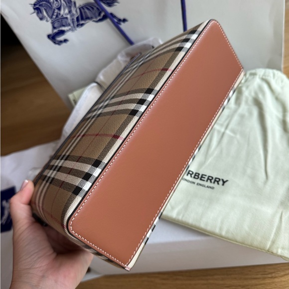 Burberry Notebook Handbag BRAND NEW - Picture 10 of 12